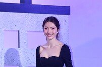 하영, 사랑스러운 등장