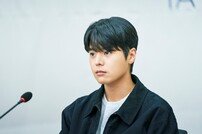 오디션 조작→학폭 가해자설…려운, 결국 기자회견 (나미브)