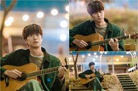 나인우, ‘훈남 수의사’가 말아주는 ‘통기타 연주’ (모텔캘리)
