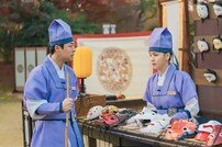 배인혁X김지은, 미묘한 분위기…의식하는 정건주 (체크인 한양)
