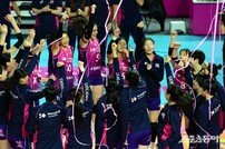 흥국생명, GS칼텍스 꺾고 파죽의 8연승!