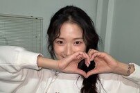 김혜윤, 애교 넘치는 손하트…러블리 한도 초과 [DA★]