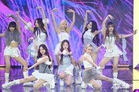 유니스, 시선 집중 시키는 무대