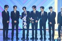 엔하이픈, ‘디어워즈’ 트로피 들고