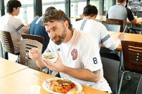 [미야자키 리포트] “에너지 너무 좋고, 스윙도 간결해” 새 외인타자 케이브 향한 두산의 기대