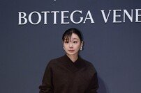 김다미, 여기 설까요?