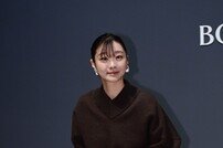 김다미, 상큼한 발걸음