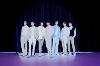 ‘화양연화 어게인’ 팻말 들고 방탄소년단 마중 나온 K증권가