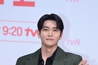 강태오, 섹시한 손인사