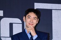 이제훈, 협상가의 모습을 한 귀여움