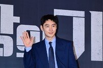 이제훈, 훤칠한 인사