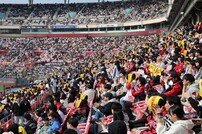 [현장리포트] 정규시즌 아닙니다…‘시범경기 개막’ 이틀간 13만8552명, 야구 인기 대폭발!