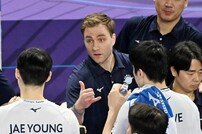 [현장리뷰] ‘부상이 야속해’ 대한항공, 우리카드전 0–3 패배로 2위 탈환 실패
