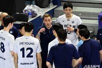 작전을 지시하는 대한항공 블레어 벤 감독대행