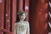 태연, 10년 지킨 ‘K팝 보컬 자존심’ 입증…3만팬 홀로 압도 [종합]
