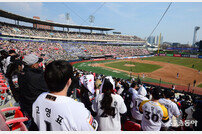 시범경기에 구름 관중 → KBO ‘2년 연속 신기록 쏜다’ 