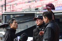 이강철 감독, ‘우리 원기 검은 머리’