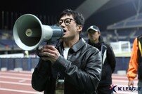 [사커토픽] 광주의 ACLE 8강 이끈 ‘매력남’ 이정효, 쌓인 커리어만큼 그의 노트북 로딩도 길어졌다