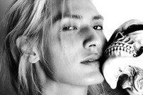 엑스디너리 히어로즈 주연, 나른 섹시…차세대 콘셉트 장인