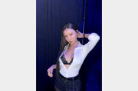 화사, 미국 가더니 풀어헤친 셔츠 앞섶…농익은 섹시美 [DA★]