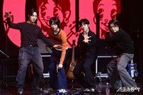 “첫 컴백 설레” 성장세 드래곤포니, 자전적 이야기 담아 힘차게 ‘낫 아웃’ (종합)[DA:현장]