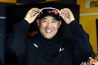 [고척 리포트] ‘실책 직후 교체했지만…’ 하재훈 감싼 이숭용 감독 메시지 “더 과감하게 플레이하라”