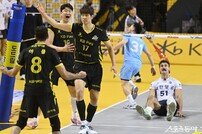 박상하 ‘러셀 막았다’