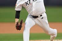 어떻게든 5이닝 버틴 오원석, KT 데뷔전서 ‘148㎞+무실점’ 첫 승!