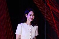 신민아, 러블리한 등장
