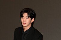 기자회견장 들어오는 김수현