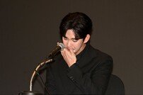 오열하며 세 차례나 고개 숙인 김수현…“나는 겁쟁이”