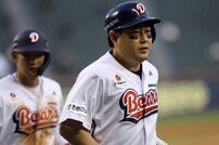 [잠실 스타]‘10G만에 터진 첫 홈런이 결승 3점포!’ 안방마님 양의지 깨어나자 두산 시즌 첫 연승