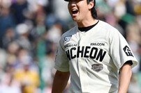포효하는 문승원 ‘6이닝 무실점~’