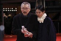 김민희-홍상수 득남 “산후 조리 중”