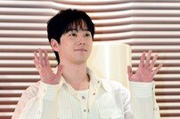 이준영 ‘러블리한 손인사~’