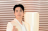 이준혁 ‘女心 저격 하트~’