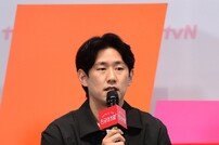 이민수 감독 ‘신원호 선배는 정신적 지주’