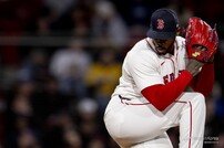 안 늙는 ‘쿠바산 미사일’ 163.3km 쾅→ERA 0.00 행진