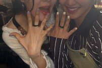 소녀시대 효연·서현, 17년차 우정 과시 [스타의 오늘]