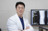 퇴행성관절염으로 인한 ‘오다리’ 변형, 근본적인 치료 고려해야 [건강 올레길]