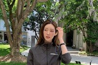상해를 휘젓는 차정원의 ‘스포티 시크’ [스타의 패션]