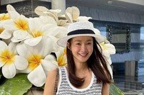 이시영, 과일 뜯고 미모 터트렸다…휴양지 접수 완료 [스타스느스]