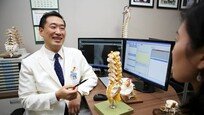 [베스트 클리닉]“척추 수술보다 비수술, 불가피땐 최소절개” 환자 최우선