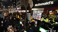 “우린 乙도 못되는 丙”… 알바, 맥도날드 매장 점거시위