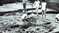 [한국의 인디아나존스들]의암댐 물 빠지자 드러난 ‘중도식 토기’… ‘원삼국’ 역사 다시 써