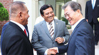 휴가중 印尼 국방장관 만나 ‘잠수함 세일즈 외교’