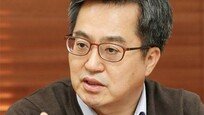 김동연 “정부가 최저임금 직접지원 계속 못해… 한시적 고육책일뿐”