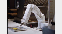 [글로벌 포커스]로봇이 음식 만들고 나르고… 푸드테크, 외식시장 접수중