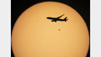 [퇴근길 한 컷]태양 흑점(Sun Spot)과 비행기