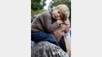 군복 입은 아들의 사진, 이 대통령을 강직하게 만들었다[정미경의 이런영어 저런미국]